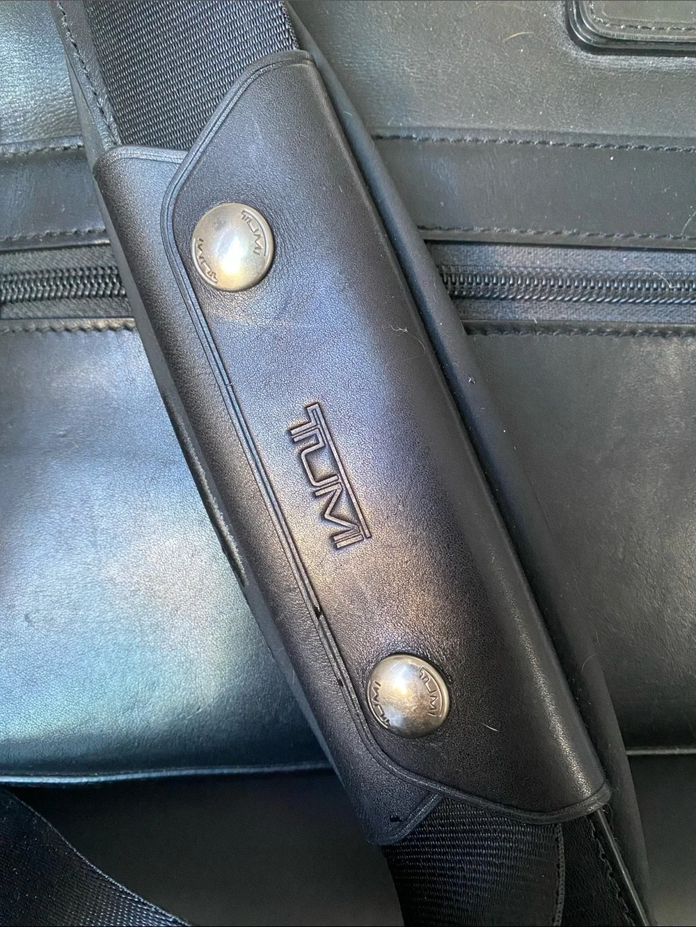 Tumi Alpha Slim Black Leather Portfolio Briefcase 17” Laptop Strap Pockets Sleek